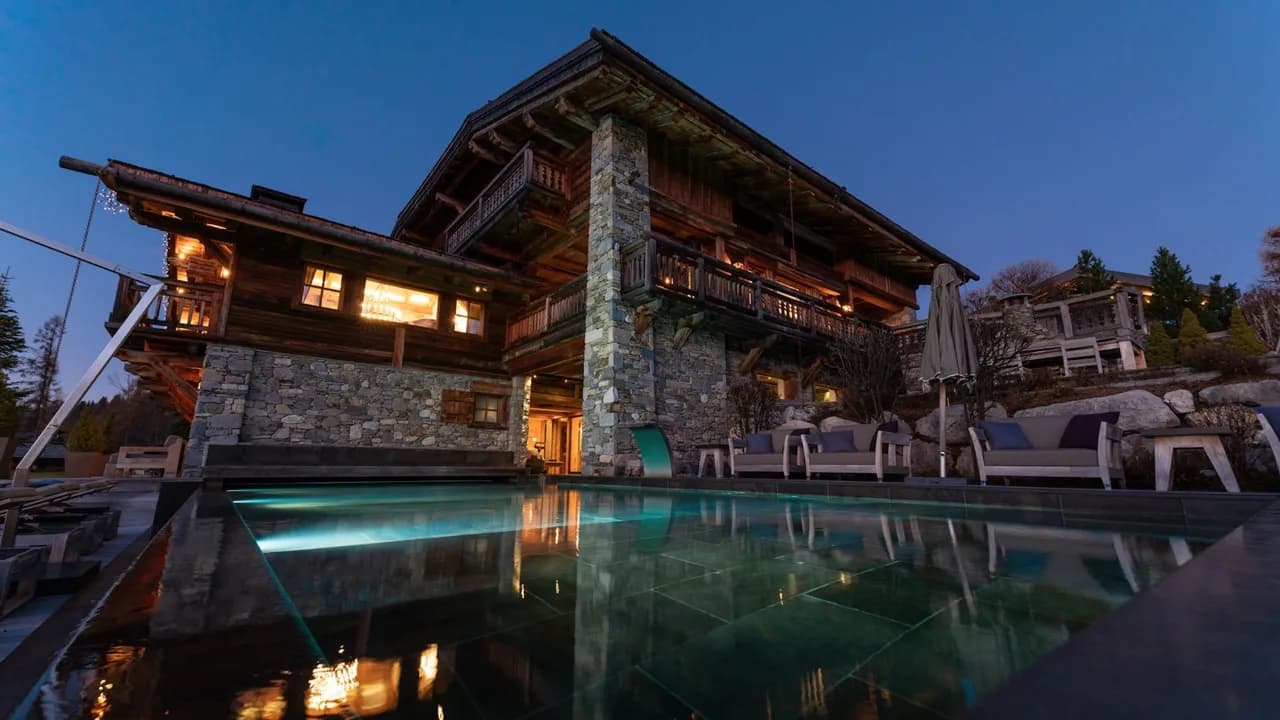 Superb Villa in an Exclusive Area photo 2