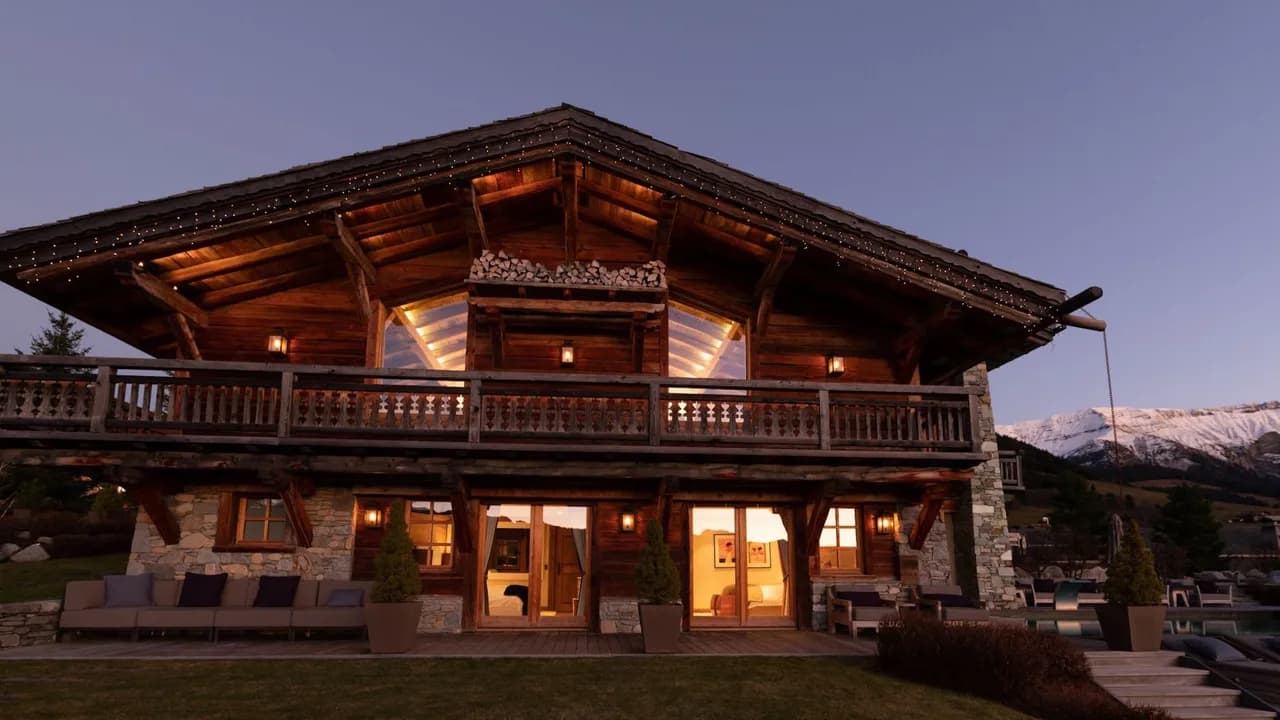 Superb Villa in an Exclusive Area photo 3