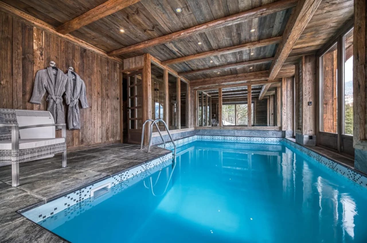 Exceptional chalet with pool and jacuzzi