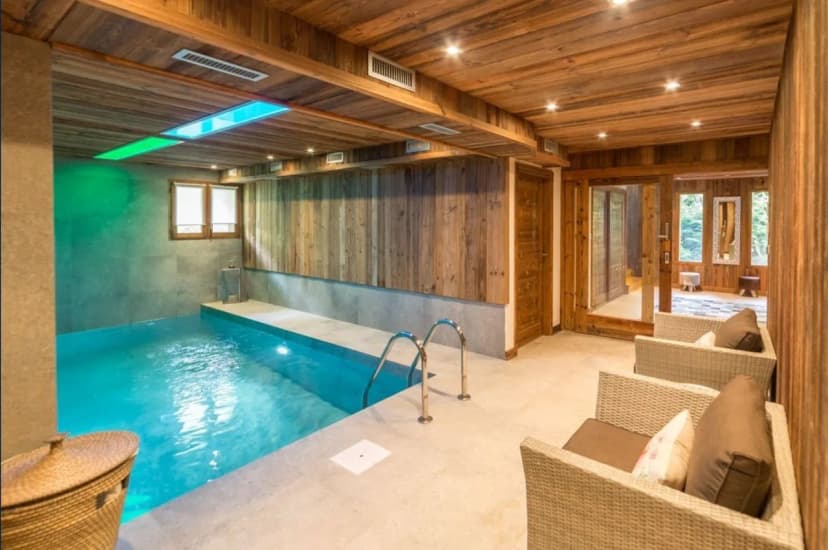 Beautiful mountain chalet with pool and sauna