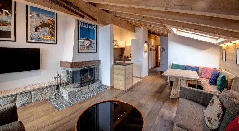 Cozy Top-Floor Apartment With Amazing Views photo 2