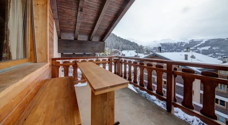 Cozy Top-Floor Apartment With Amazing Views photo 3