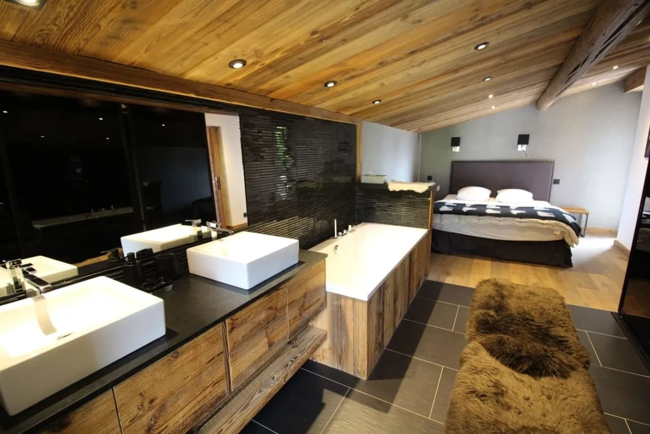 Elegant mountain chalet with outdoor jacuzzi photo 5