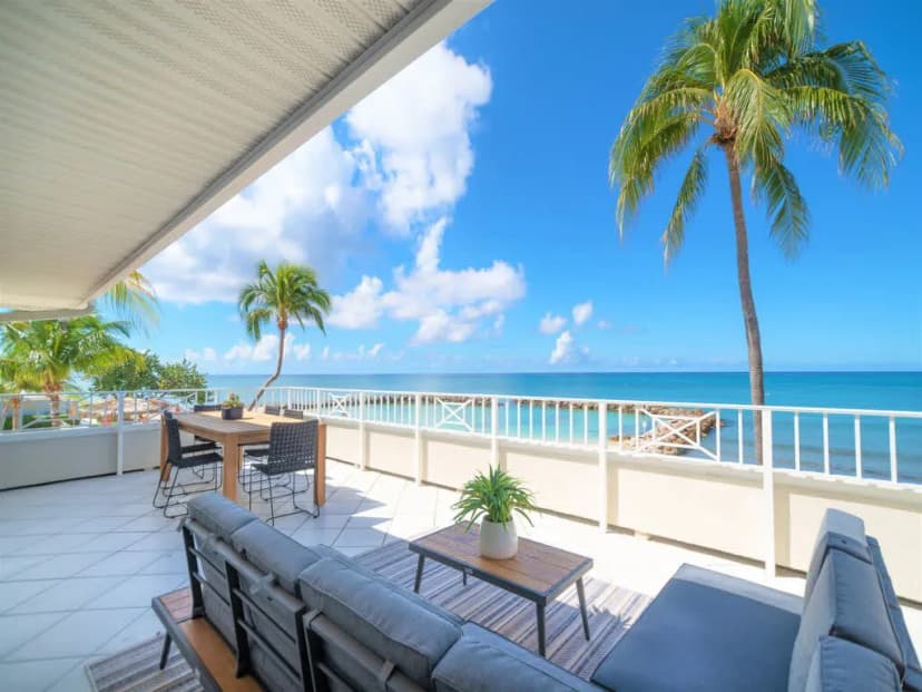 Beachfront Corner Villa with Pool in Grand Cayman