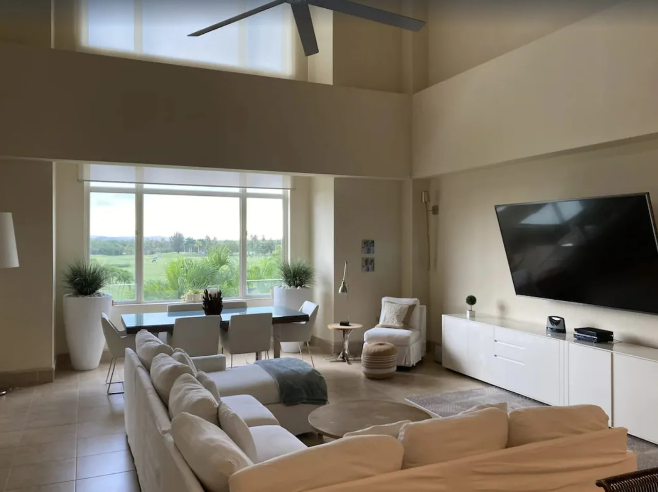 Spacious Retreat with Beautiful Views photo 2