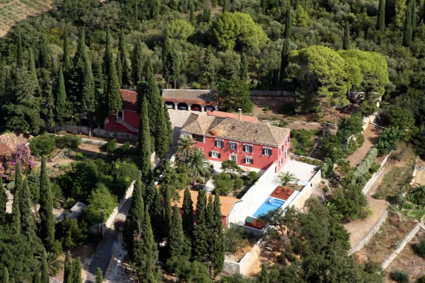 Luxury Villa with  Swimming Pool and Jacuzzi