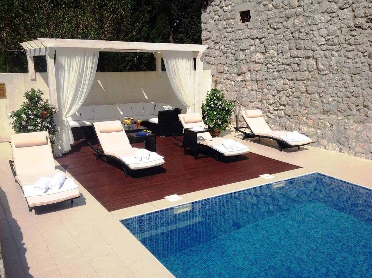 Luxury Villa with  Swimming Pool and Jacuzzi photo 4