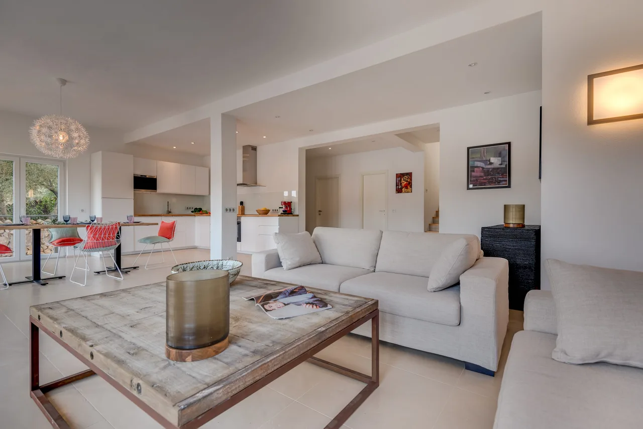 Spacious Hillside Villa Ideal for Group Holiday photo 2