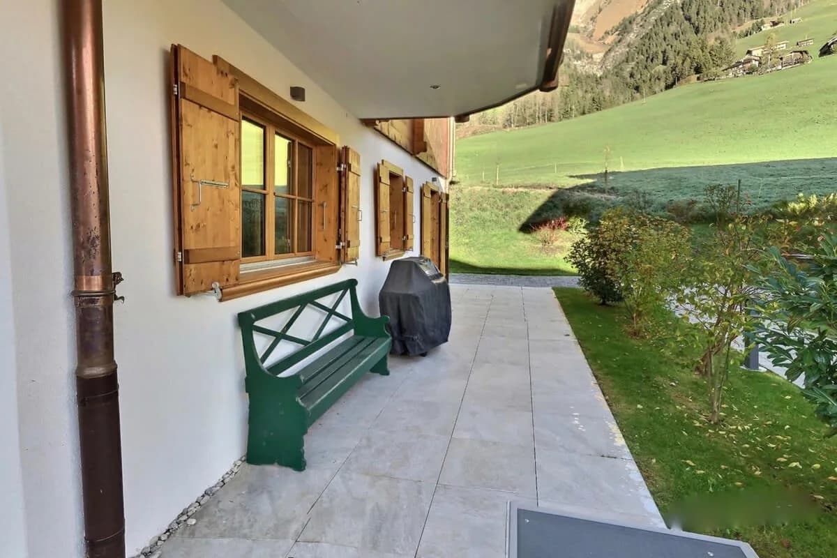 Elegant Apartment with Panoramic Valley View photo 4