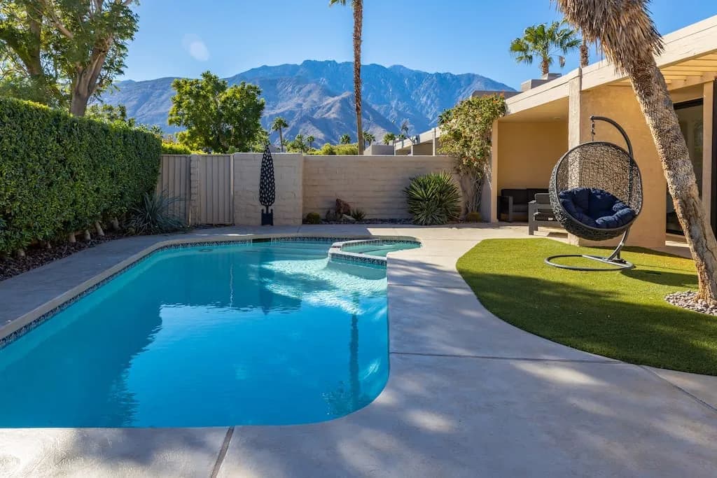 Contemporary Pool Villa in Palm Springs California photo 5