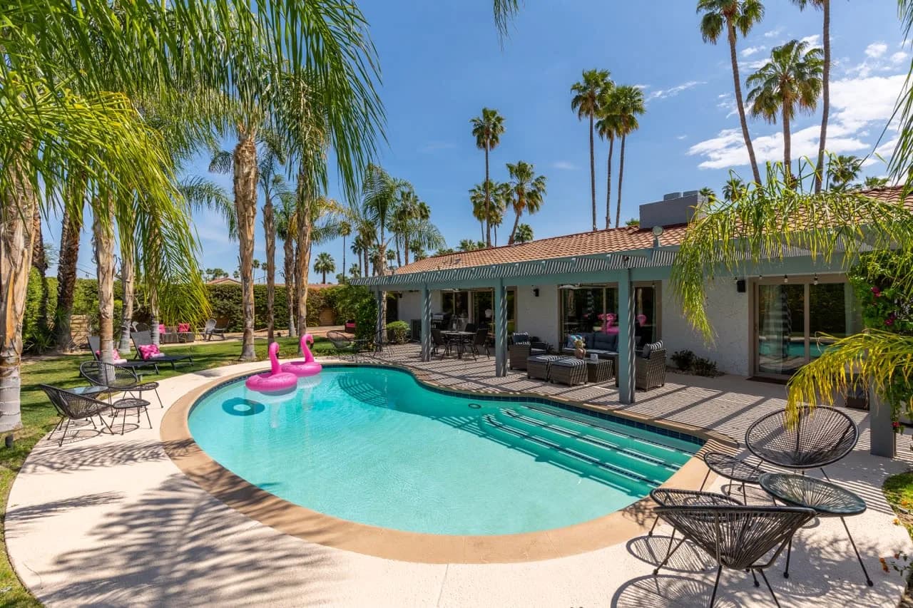 Modern Poolside Villa in Palm Springs, California photo 2