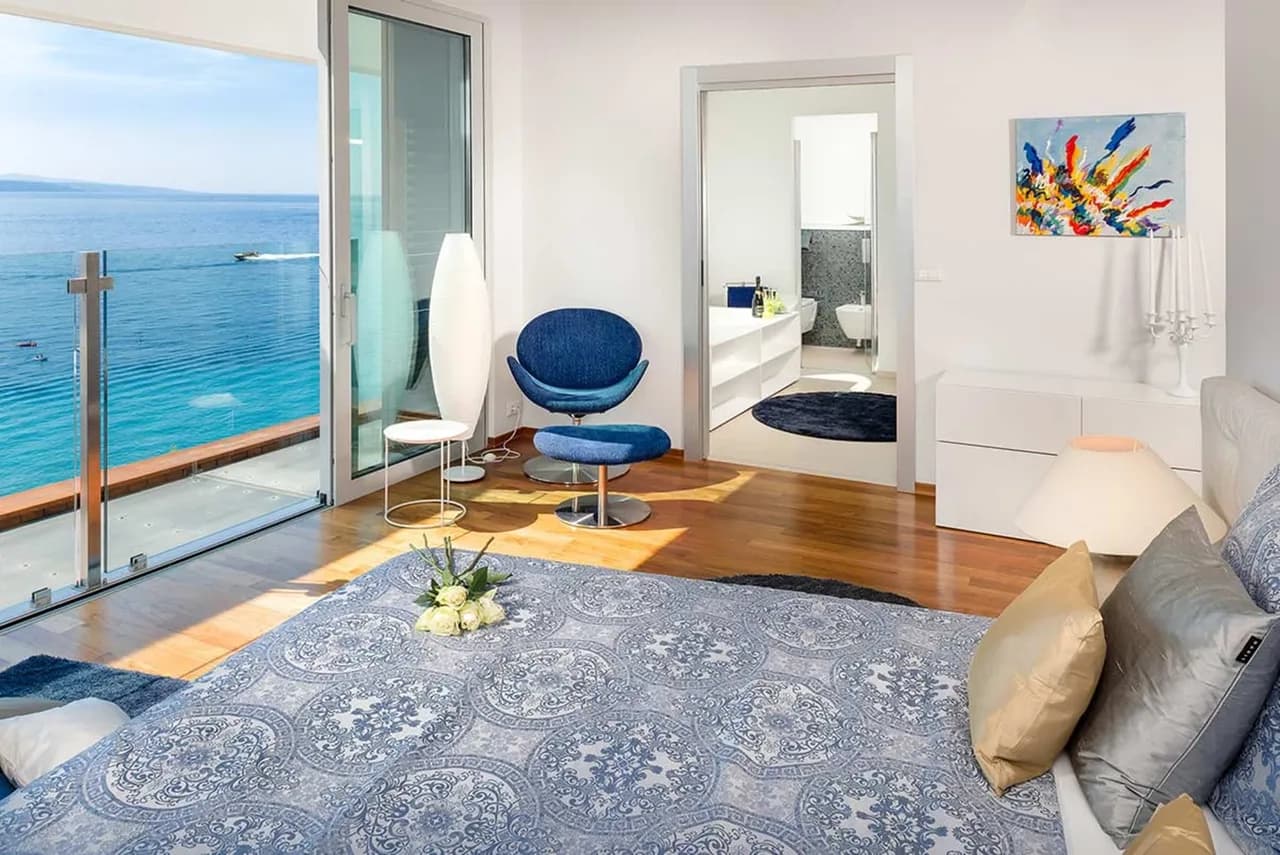 Beachfront Villa on the Beautiful Dalmatian Coast photo 3