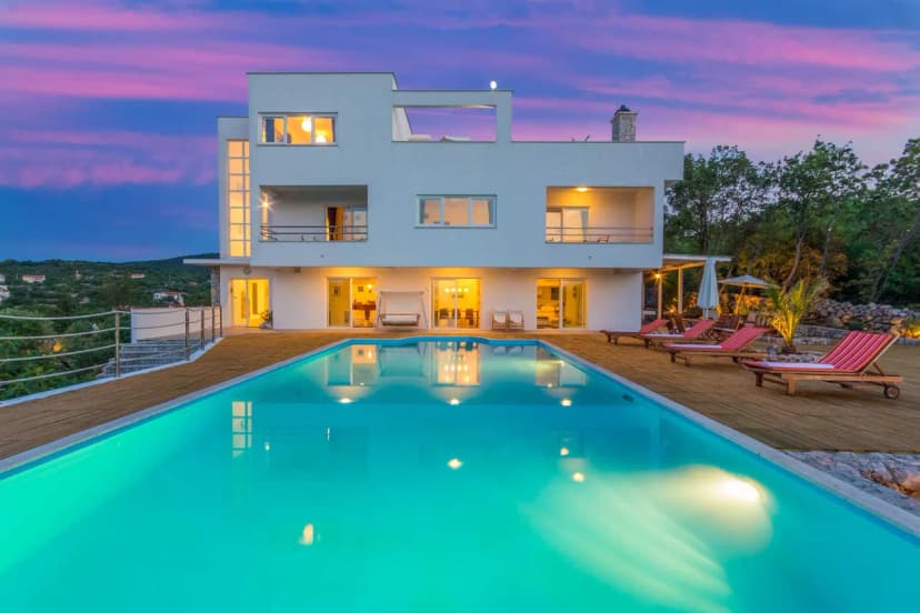 Luxurious Modern Villa with Swimming Pool