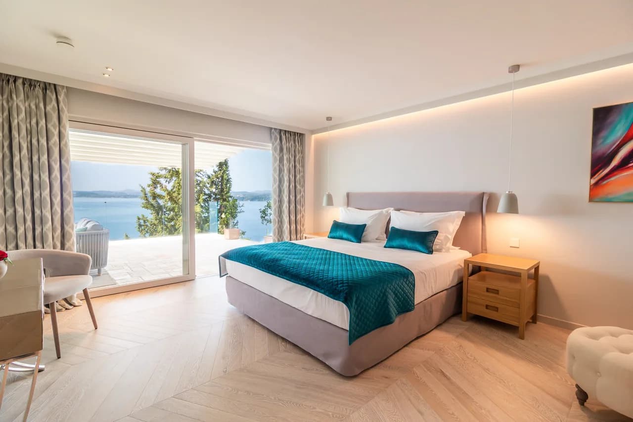 Exuberant Villa With Luxury Modern Design photo 5