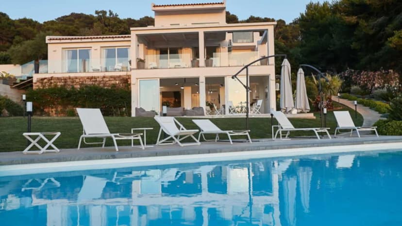 Stylish Villa with Panoramic Views