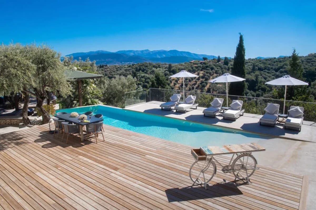 Exclusive Villa with Sophisticated Architecture