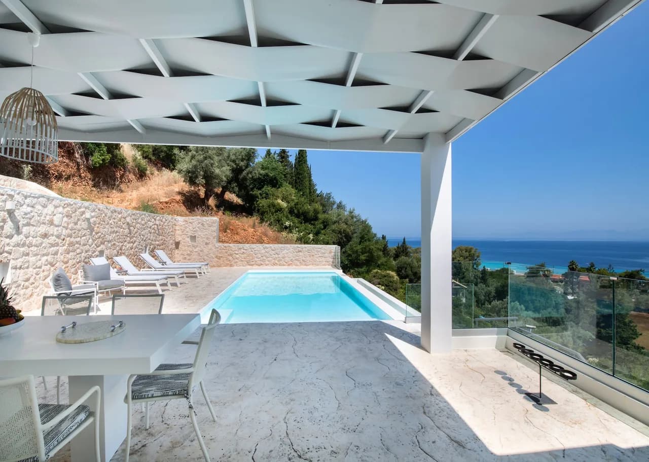 Impressive Villa located on Mountainside photo 2