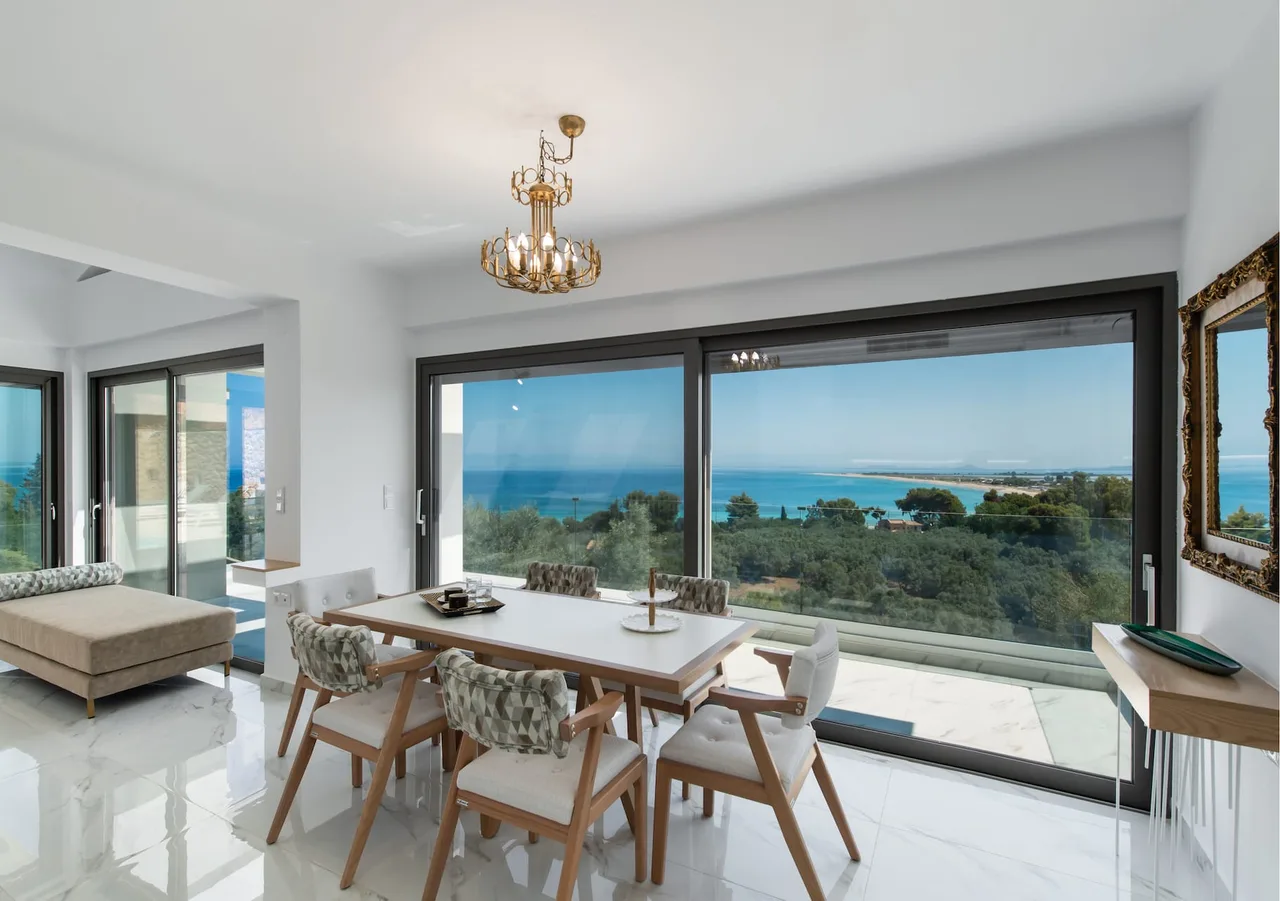 Impressive Villa located on Mountainside photo 3