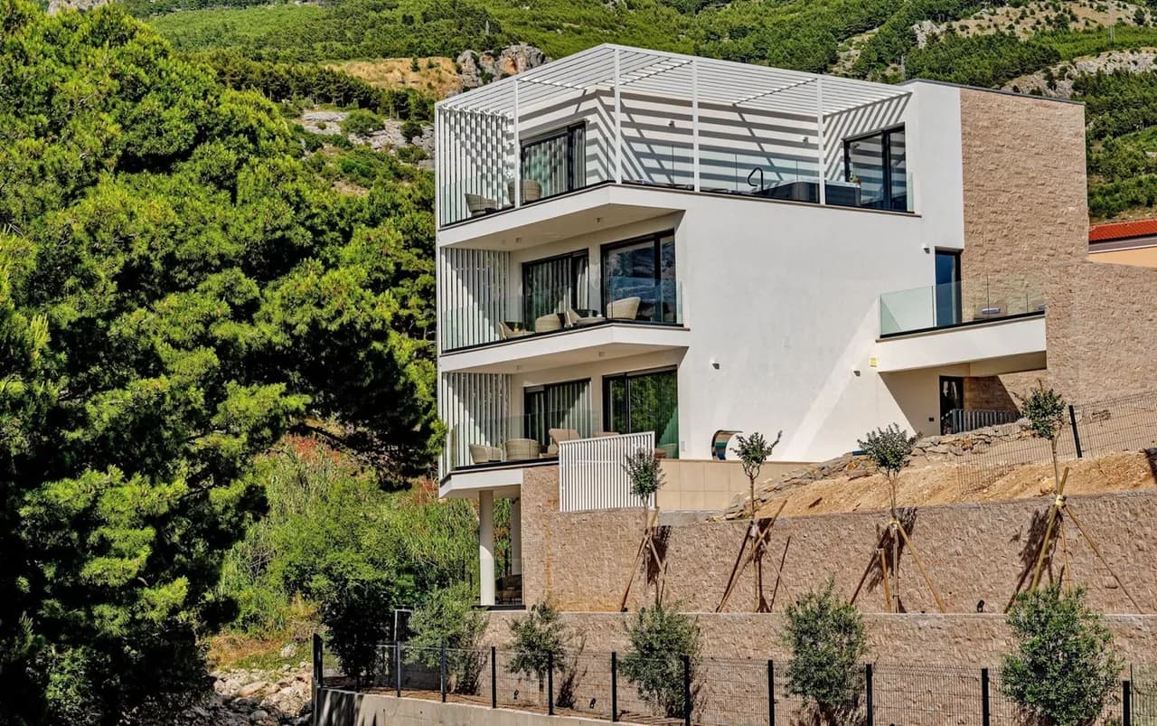 Luxury Villa with Modern Gym photo 3