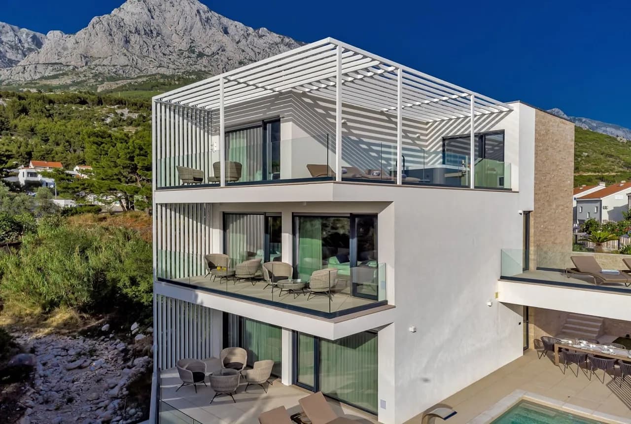Luxury Villa with Modern Gym photo 4