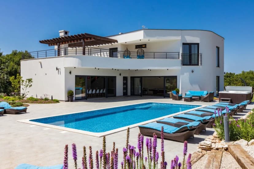 Beautiful Villa in a Spacious Estate