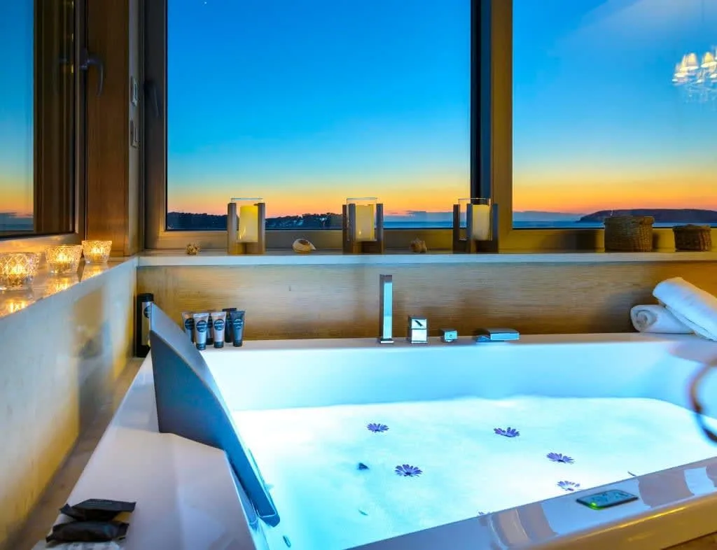 Astounding Villa With Infinity Pool photo 3
