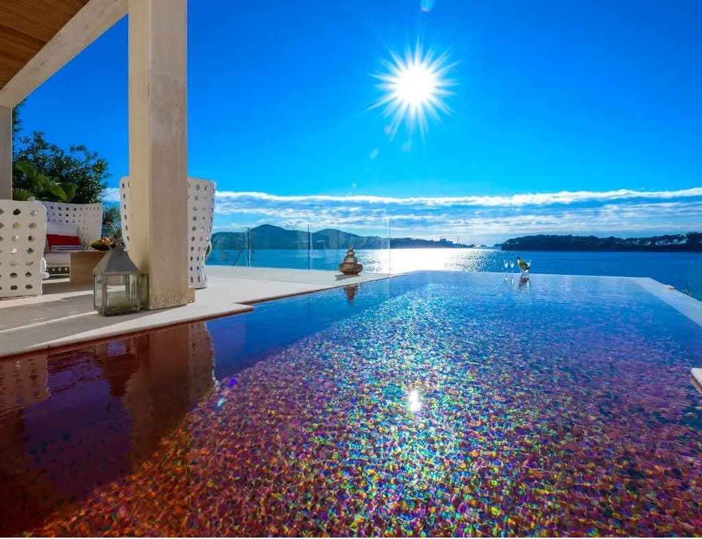 Astounding Villa With Infinity Pool photo 4