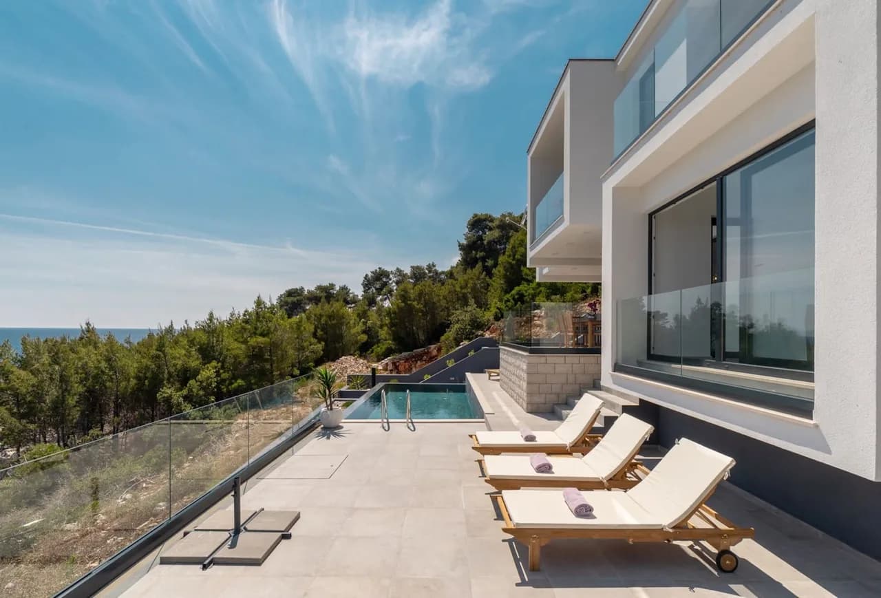 Pretty Villa Surrounded by Mediterranean Greenery photo 3
