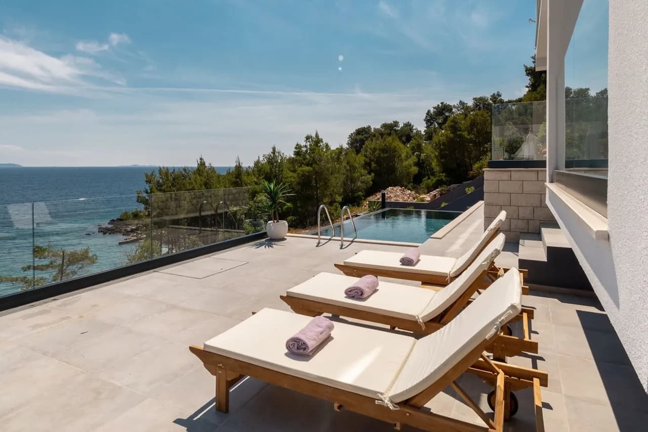 Pretty Villa Surrounded by Mediterranean Greenery photo 5
