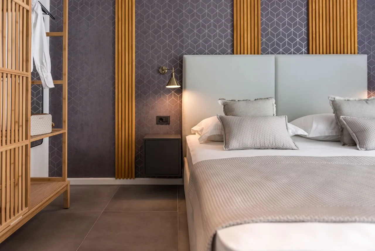 Seafront Villa with Modern Interior photo 3