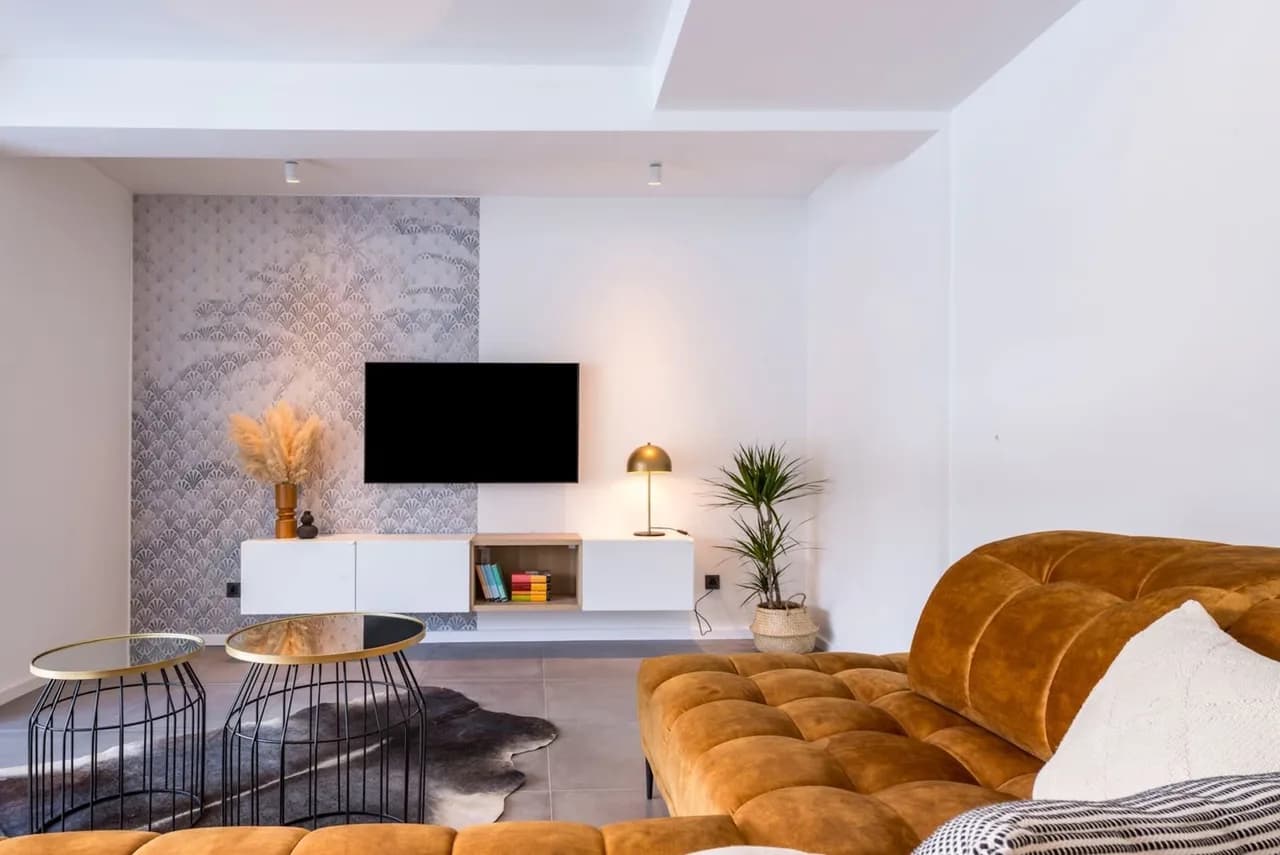 Seafront Villa with Modern Interior photo 5