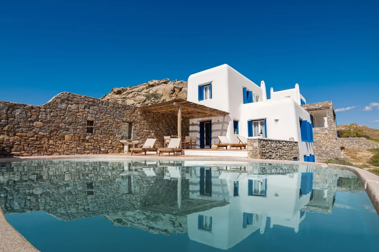 Stunning villa with pool and splendid sea views