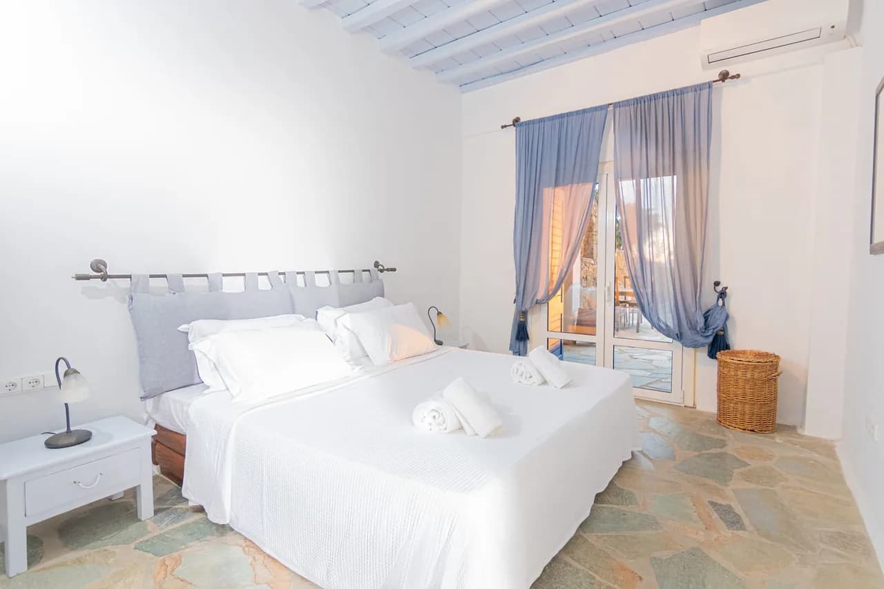 Grand villa near Ornos beach photo 3