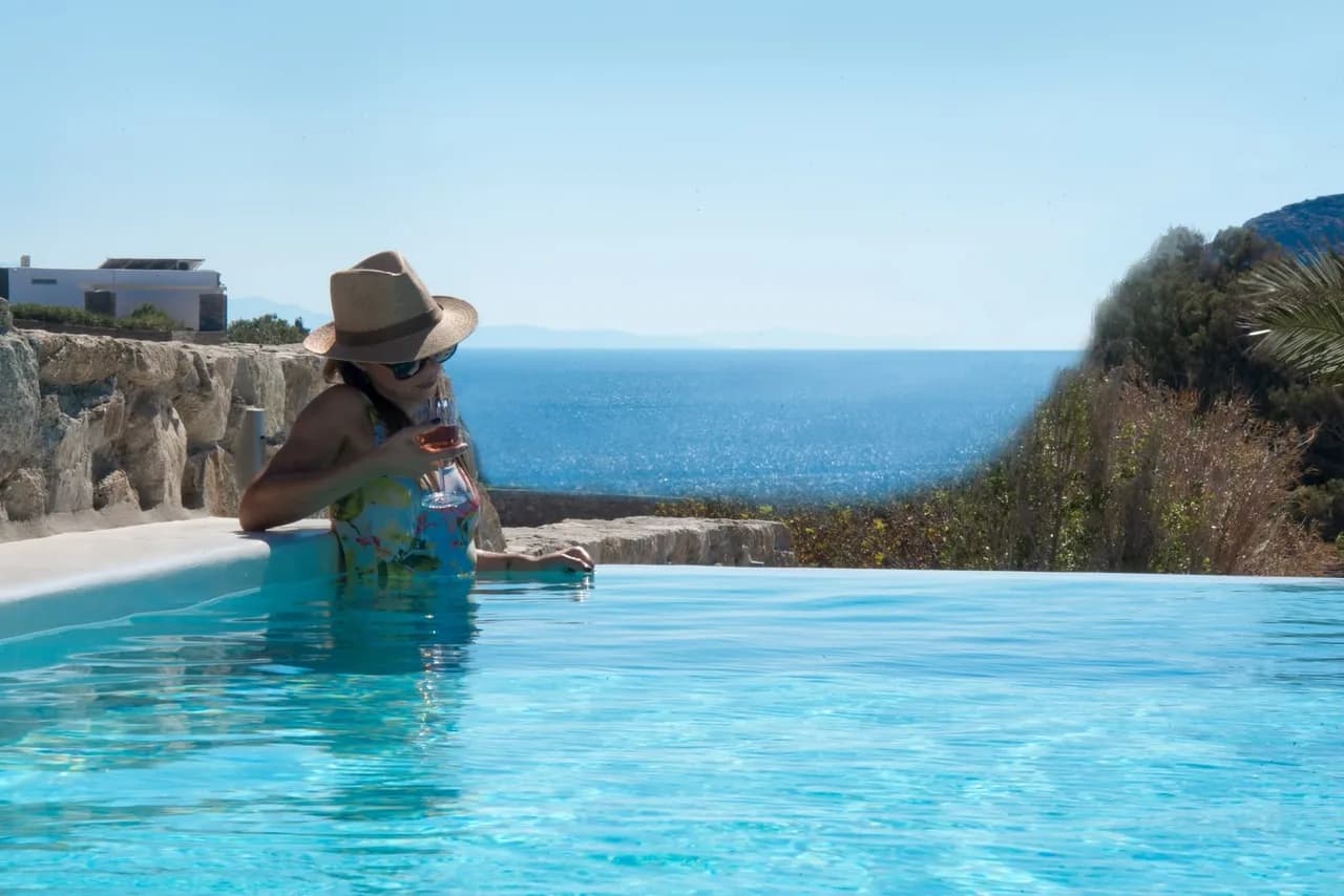 Luxurious villa with infinity pool photo 4