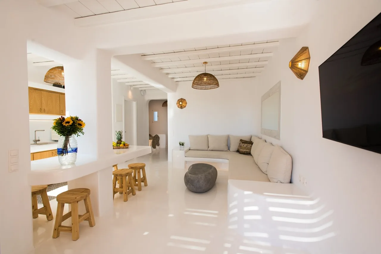 Luxurious villa with infinity pool photo 5