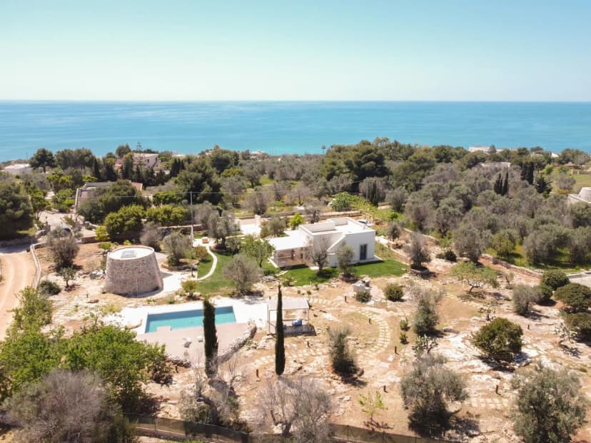 Private Villa Near Torre Vado Beach