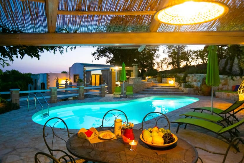 Magnificent traditional villa with private pool