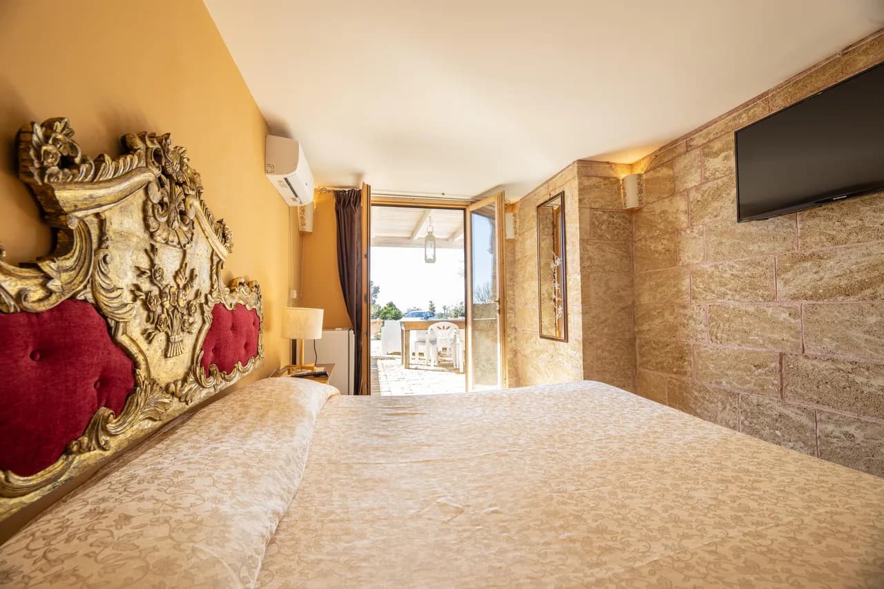 Beautiful Villa with Traditional Design photo 3
