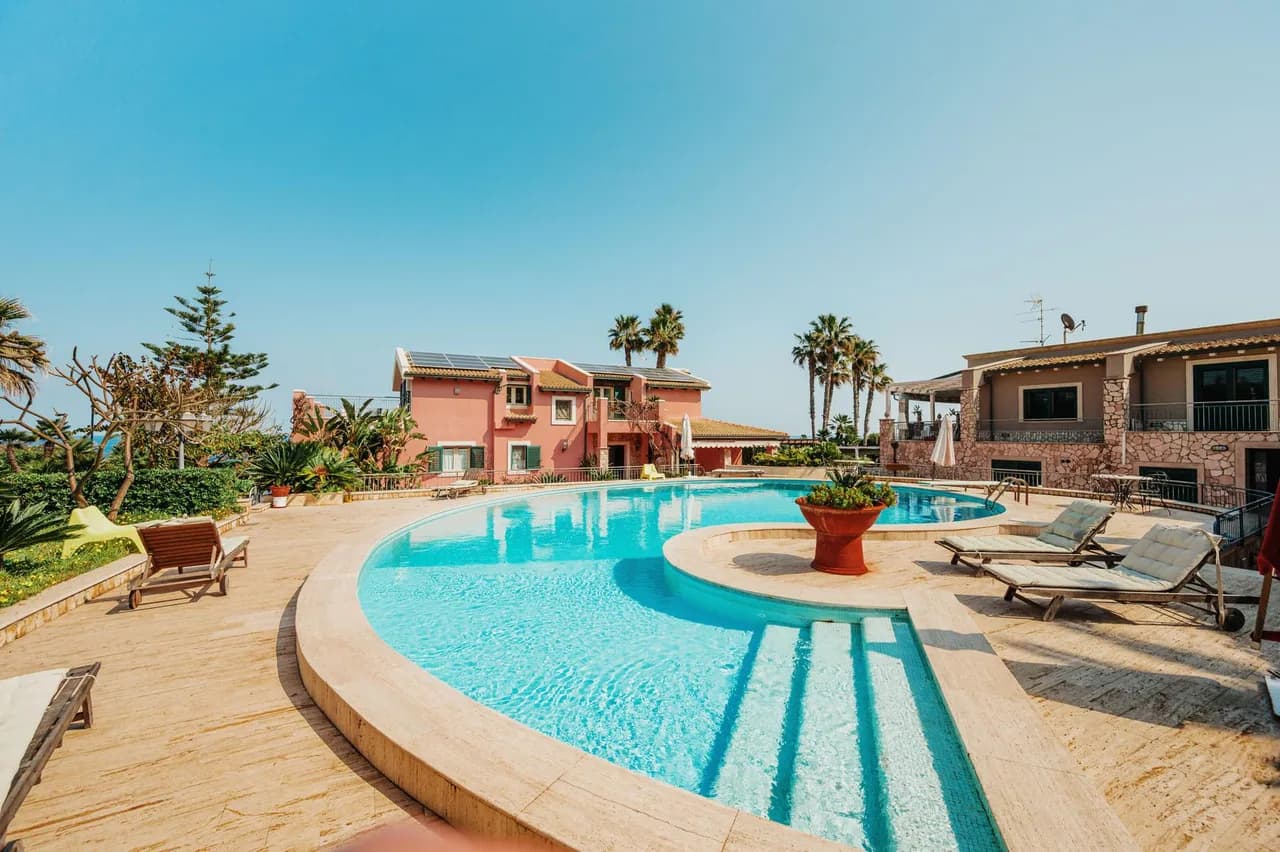 Grand Beachfront Italian Villa photo 2