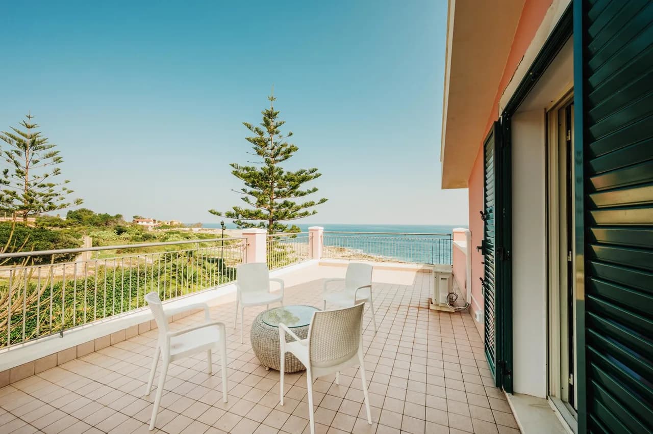 Grand Beachfront Italian Villa photo 4