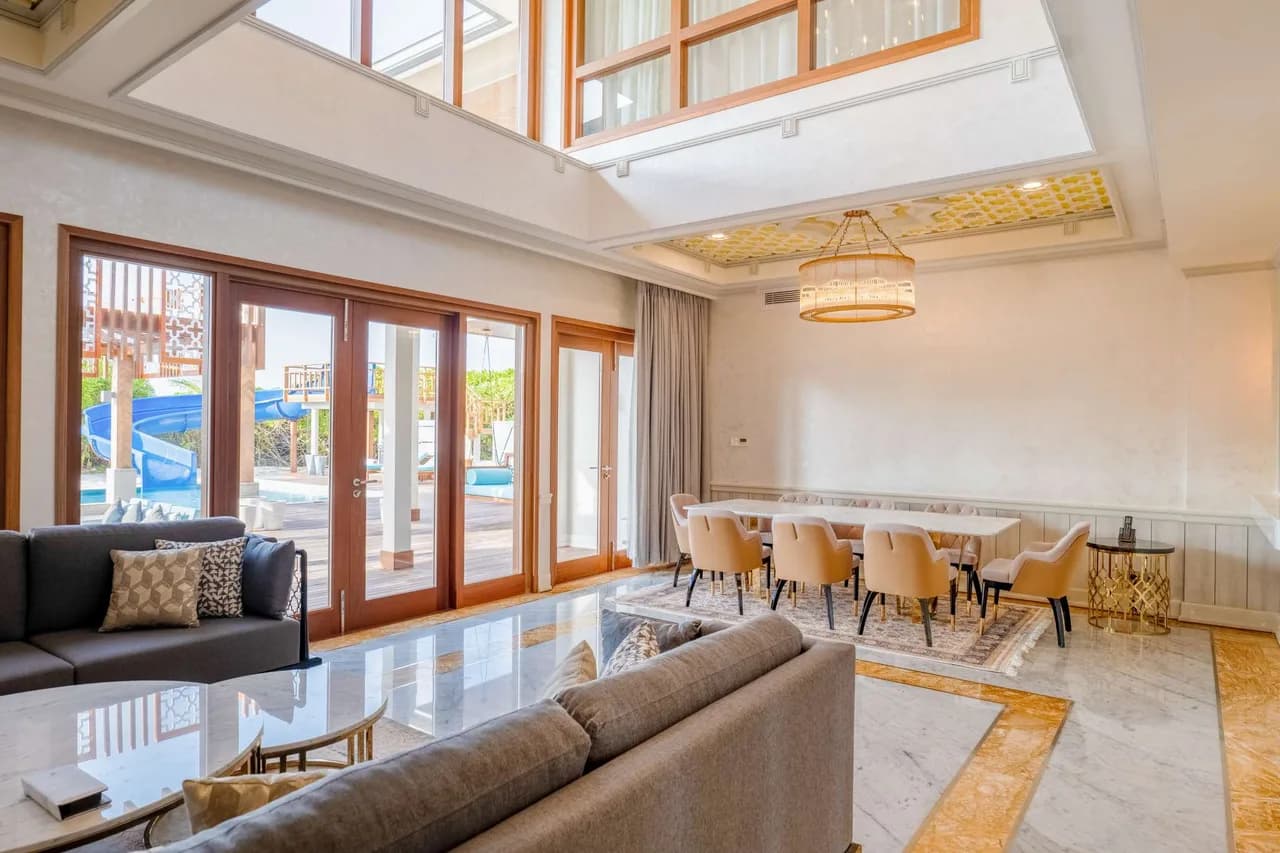 Luxuriously Spacious Beachfront Residence photo 2