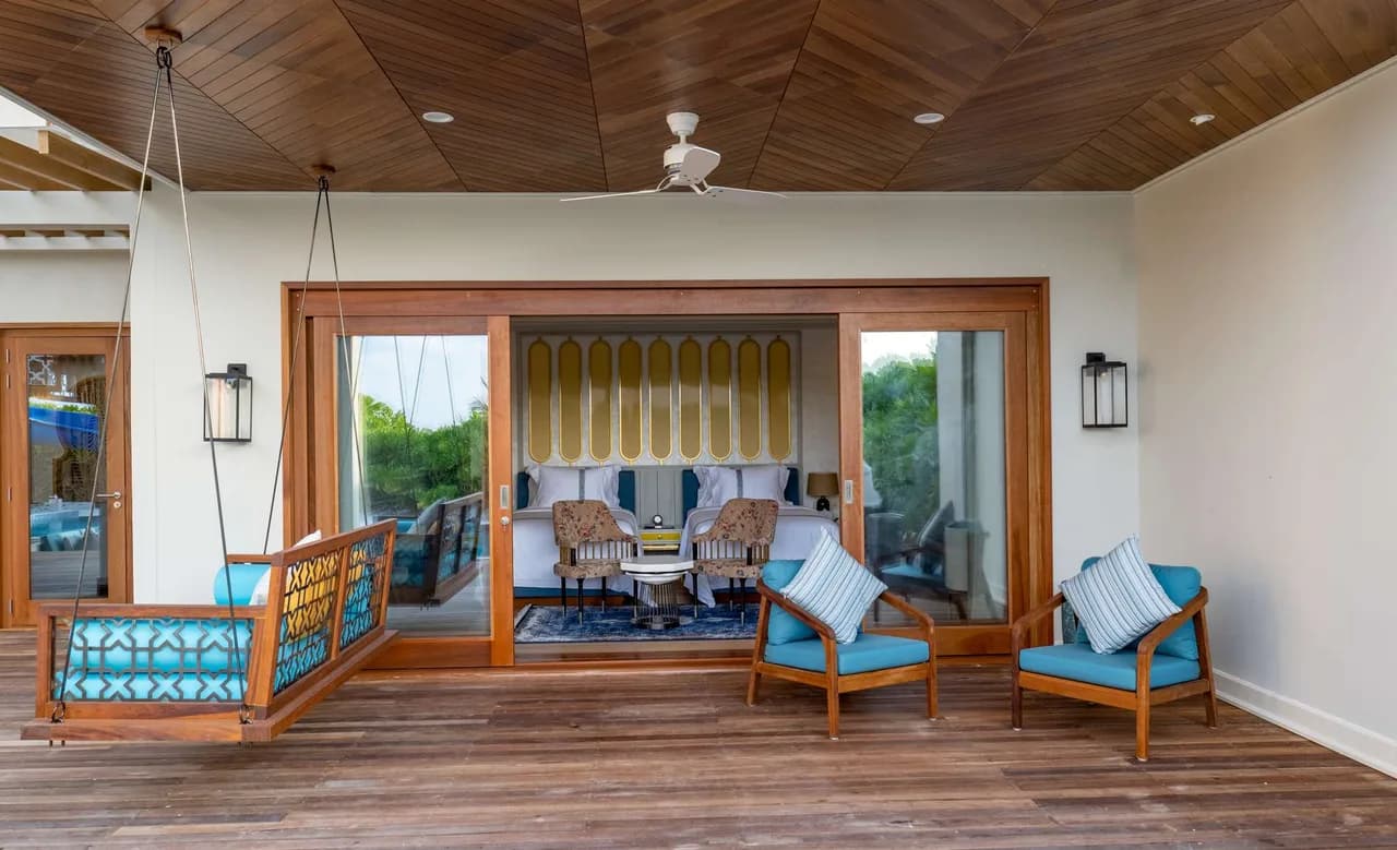Luxuriously Spacious Beachfront Residence photo 5