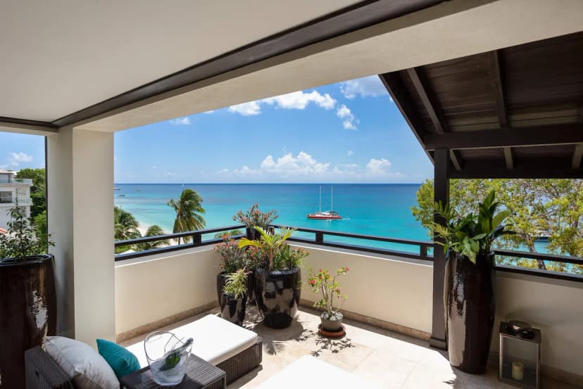 Luxurious 3 Bedroom Penthouse in Paynes Bay