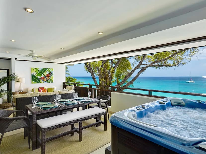 Elegant Three-bedroom Luxury Beachfront Apartment