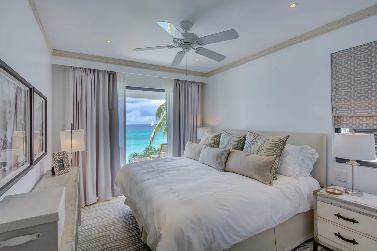 Villa on Barbado's Prestigious Coastline photo 3