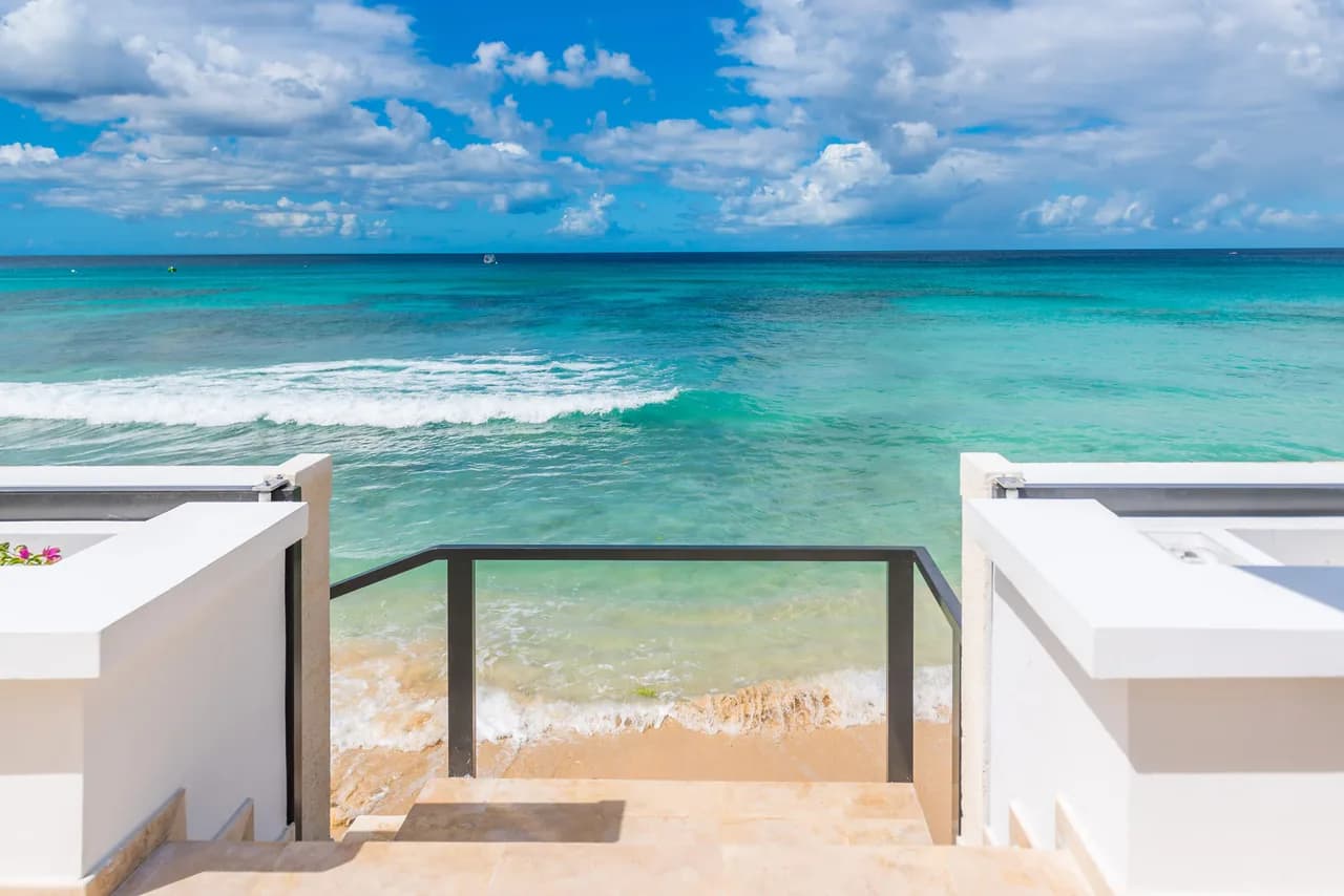 Villa on Barbado's Prestigious Coastline photo 4