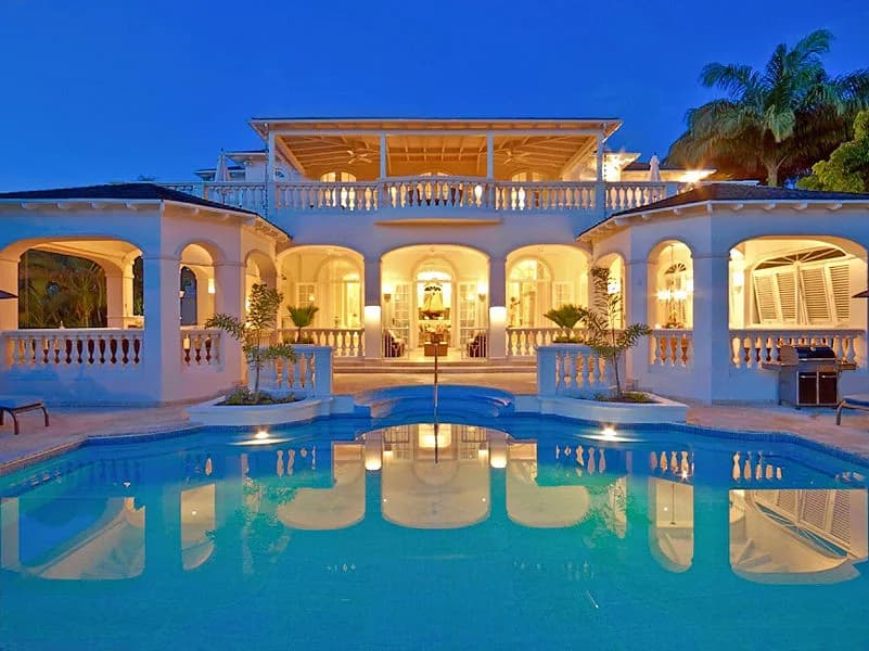 Exquisite and Luxurious Villa With Manicured Lawn