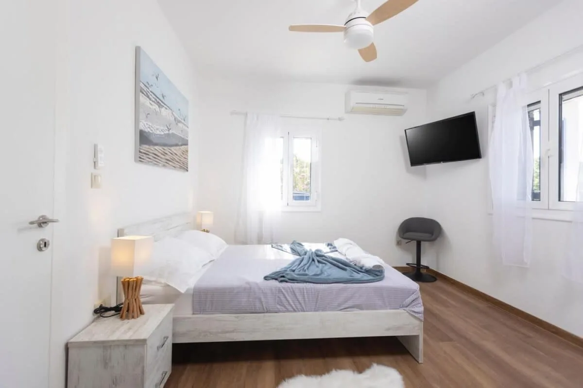 Right Next to the Beach, White Villa photo 4