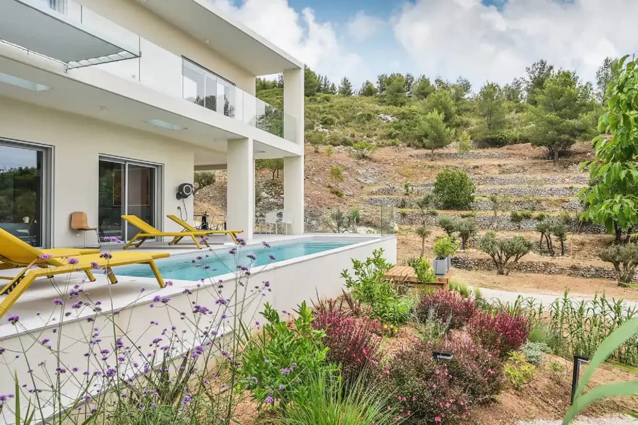Grand Modern Villa with Private Outdoor Pool photo 3