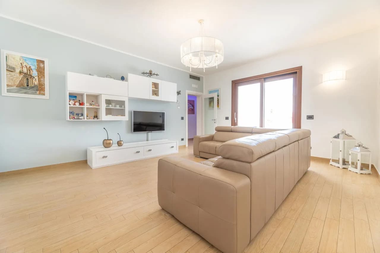 Lovely 6 Bedroom Mediterranean Villa photo 2